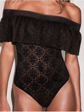 Victoria's Secret Black Ruffle Off-Shoulder Stretch Bodysuit Floral sexy sz L